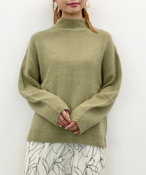 archives(アルシーヴ)の「ハイネックボリューム袖プルオーバー(ニット/セーター・レディース・グレー/ベージュ/グリーン/ブルー/モカ・MEDIUM)」の4枚目の写真