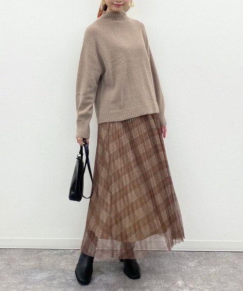 archives(アルシーヴ)の「ハイネックボリューム袖プルオーバー(ニット/セーター・レディース・グレー/ベージュ/グリーン/ブルー/モカ・MEDIUM)」の6枚目の写真