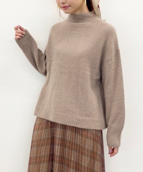 archives(アルシーヴ)の「ハイネックボリューム袖プルオーバー(ニット/セーター・レディース・グレー/ベージュ/グリーン/ブルー/モカ・MEDIUM)」の8枚目の写真