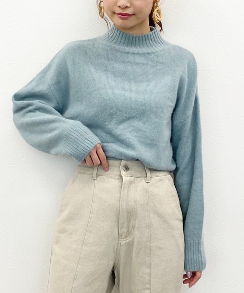 archives(アルシーヴ)の「ハイネックボリューム袖プルオーバー(ニット/セーター・レディース・グレー/ベージュ/グリーン/ブルー/モカ・MEDIUM)」の20枚目の写真