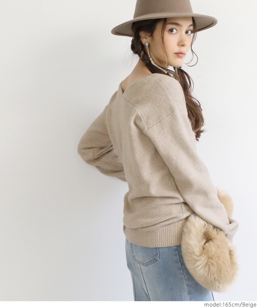 coca(coca)(コカ)の「リサイクルモヘアタッチVネックニット(ニット/セーター・レディース・ベージュ/ブラック/ブルー・ONE SIZE)」の9枚目の写真