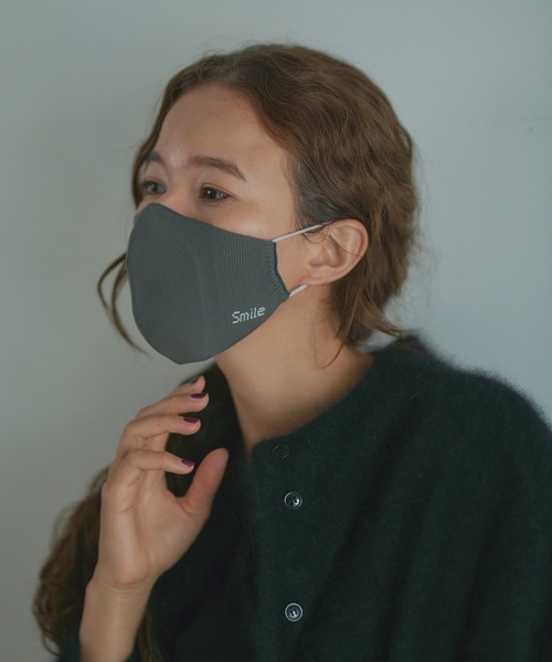 PUAL CE CIN（ピュアルセシン）の「ホールガーメント SMILEマスク 大人用（マスク・レディース・オフホワイト/グレー/ライトグレー/ベージュ・FREE）」の3枚目の写真