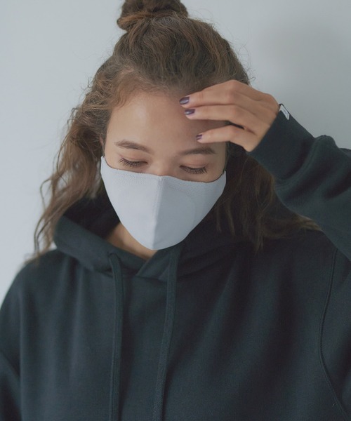 PUAL CE CIN（ピュアルセシン）の「ホールガーメント SMILEマスク 大人用（マスク・レディース・オフホワイト/グレー/ライトグレー/ベージュ・FREE）」の2枚目の写真