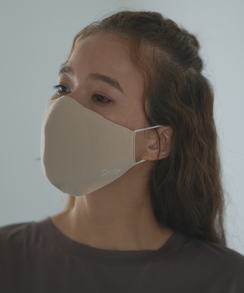 PUAL CE CIN（ピュアルセシン）の「ホールガーメント SMILEマスク 大人用（マスク・レディース・オフホワイト/グレー/ライトグレー/ベージュ・FREE）」の7枚目の写真