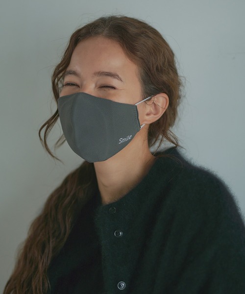 PUAL CE CIN（ピュアルセシン）の「ホールガーメント SMILEマスク 大人用（マスク・レディース・オフホワイト/グレー/ライトグレー/ベージュ・FREE）」の12枚目の写真