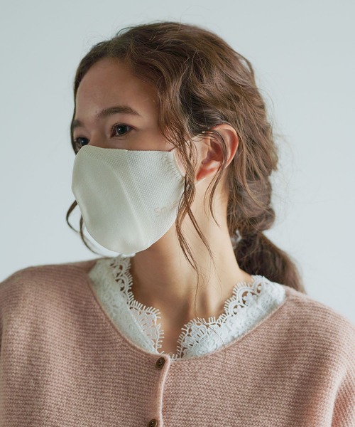 PUAL CE CIN（ピュアルセシン）の「ホールガーメント SMILEマスク 大人用（マスク・レディース・オフホワイト/グレー/ライトグレー/ベージュ・FREE）」の5枚目の写真