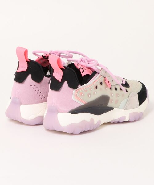 JORDAN BRAND（ジョーダンブランド）の「WMNS JORDAN DELTA 2（スニーカー・レディース・ライトグレー・23㎝/24㎝/25㎝/23.5㎝/24.5㎝）」の2枚目の写真