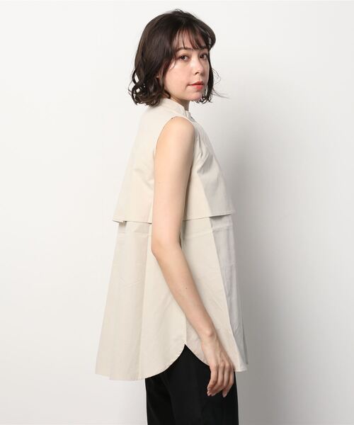 Per sist ence（パーシエンス）の「Per sist ence/パーシエンス　ケープ付き ノースリーブシャツ（シャツ/ブラウス・レディース・ベージュ/オフホワイト/ブラック・FREE）」の4枚目の写真