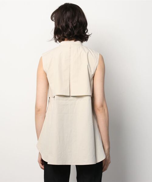 Per sist ence（パーシエンス）の「Per sist ence/パーシエンス　ケープ付き ノースリーブシャツ（シャツ/ブラウス・レディース・ベージュ/オフホワイト/ブラック・FREE）」の5枚目の写真