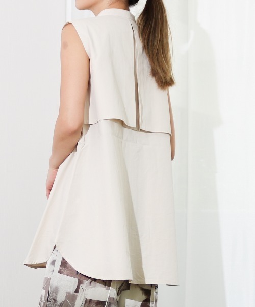 Per sist ence（パーシエンス）の「Per sist ence/パーシエンス　ケープ付き ノースリーブシャツ（シャツ/ブラウス・レディース・ベージュ/オフホワイト/ブラック・FREE）」の8枚目の写真