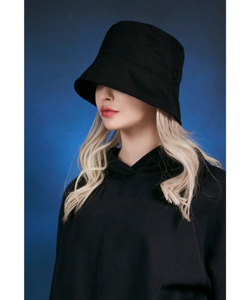 VARZAR（バザール）の「A'GEM/9 × .kom『VARZAR/バザール』Stud drop over fit bucket hat/スタッズ ドロップ オーバーフィット バケットハット（ハット・レディース・ホワイト/ブラック・FREE）」の15枚目の写真