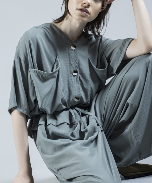 OSMOSIS（オズモーシス）の「ビッグポケットオールインワン（つなぎ/オールインワン・レディース・ブラック/ベージュ/グレー系その他・ONE SIZE）」の9枚目の写真