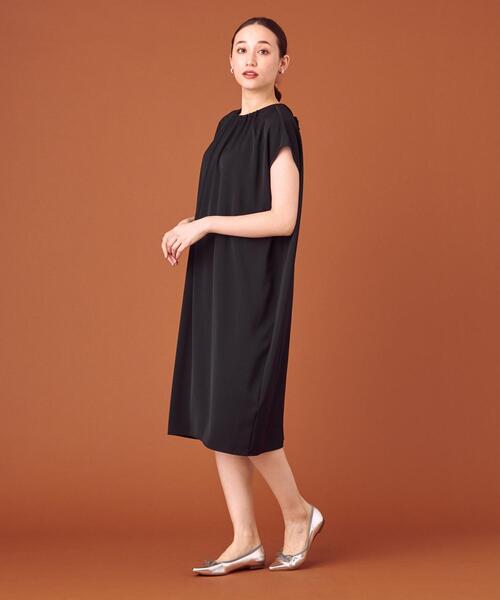 closet story（クローゼットストーリー）の「＜closet story（クローゼットストーリー）＞ネックギャザー フレンチスリーブ ワンピース -ウォッシャブル-（ワンピース・レディース・ブラック/ピンク・FREE）」の2枚目の写真
