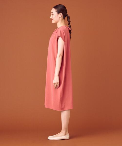 closet story（クローゼットストーリー）の「＜closet story（クローゼットストーリー）＞ネックギャザー フレンチスリーブ ワンピース -ウォッシャブル-（ワンピース・レディース・ブラック/ピンク・FREE）」の4枚目の写真