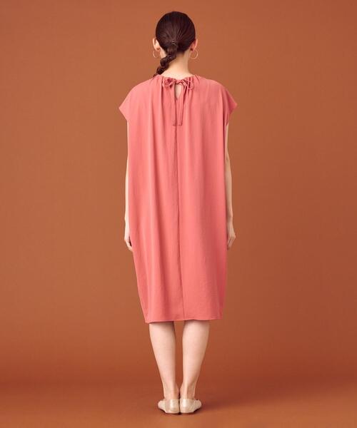 closet story（クローゼットストーリー）の「＜closet story（クローゼットストーリー）＞ネックギャザー フレンチスリーブ ワンピース -ウォッシャブル-（ワンピース・レディース・ブラック/ピンク・FREE）」の5枚目の写真