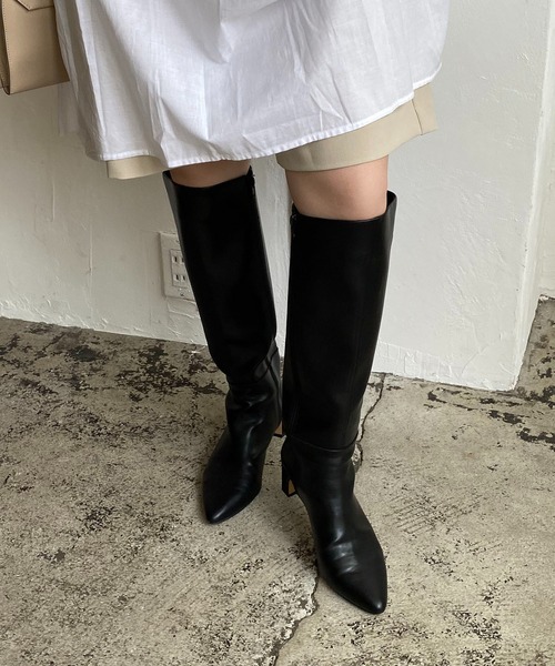 CAPRICIEUX LE'MAGE（カプリシューレマージュ）の「ポインテッドロングブーツ（ブーツ・レディース・ブラック/ライトベージュ・23.5/24.5）」の2枚目の写真