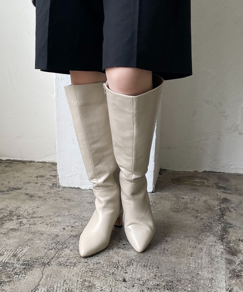 CAPRICIEUX LE'MAGE（カプリシューレマージュ）の「ポインテッドロングブーツ（ブーツ・レディース・ブラック/ライトベージュ・23.5/24.5）」の3枚目の写真