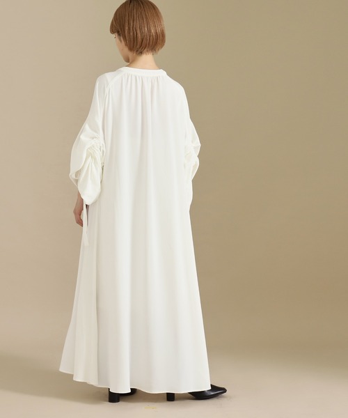 AULI（アウリィ）の「【低身長向けサイズ】シャーリングボリュームスリーブロングシャツワンピース（ワンピース・レディース・ホワイト/ブラウン/ブラック・XS/S）」の7枚目の写真