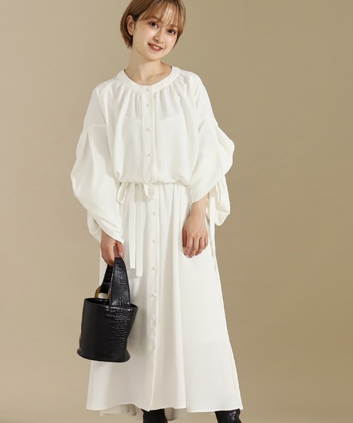 AULI（アウリィ）の「【低身長向けサイズ】シャーリングボリュームスリーブロングシャツワンピース（ワンピース・レディース・ホワイト/ブラウン/ブラック・XS/S）」の8枚目の写真