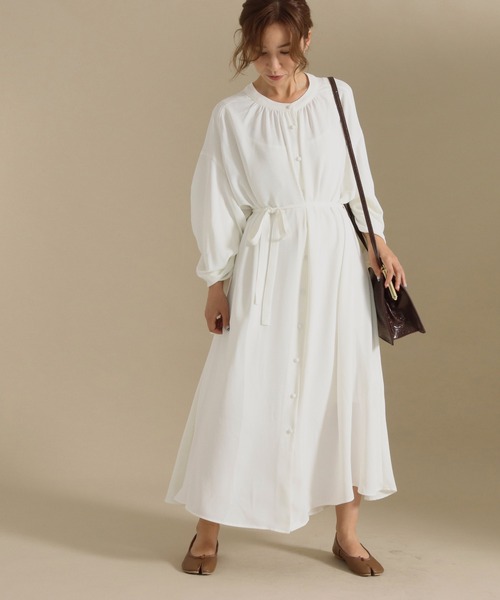 AULI（アウリィ）の「【低身長向けサイズ】シャーリングボリュームスリーブロングシャツワンピース（ワンピース・レディース・ホワイト/ブラウン/ブラック・XS/S）」の11枚目の写真