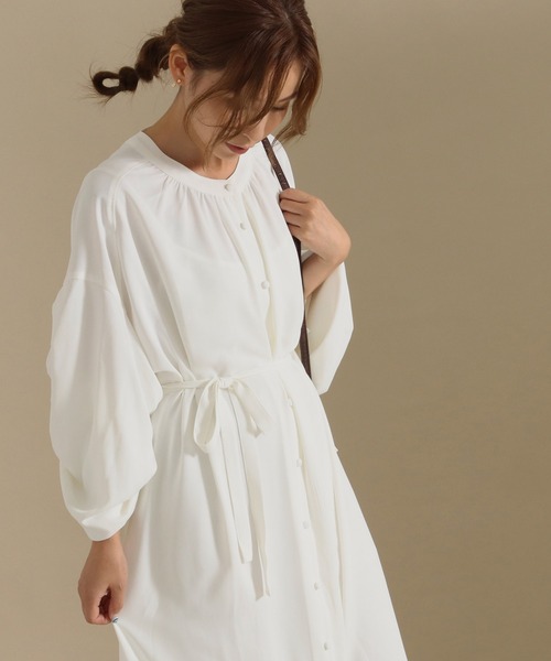 AULI（アウリィ）の「【低身長向けサイズ】シャーリングボリュームスリーブロングシャツワンピース（ワンピース・レディース・ホワイト/ブラウン/ブラック・XS/S）」の13枚目の写真