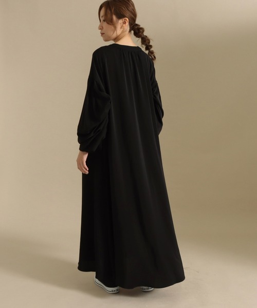 AULI（アウリィ）の「【低身長向けサイズ】シャーリングボリュームスリーブロングシャツワンピース（ワンピース・レディース・ホワイト/ブラウン/ブラック・XS/S）」の22枚目の写真