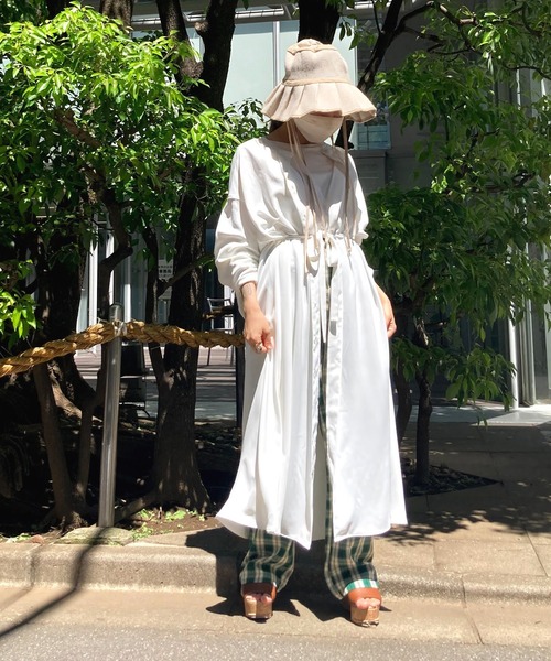 AULI（アウリィ）の「【低身長向けサイズ】シャーリングボリュームスリーブロングシャツワンピース（ワンピース・レディース・ホワイト/ブラウン/ブラック・XS/S）」の18枚目の写真