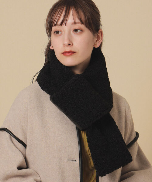 Ray BEAMS(レイビームス)の「Ray BEAMS / フェイクレザー 中綿 コンビ マフラー(マフラー・レディース・ブラック/グリーン・ONE SIZE)」の3枚目の写真