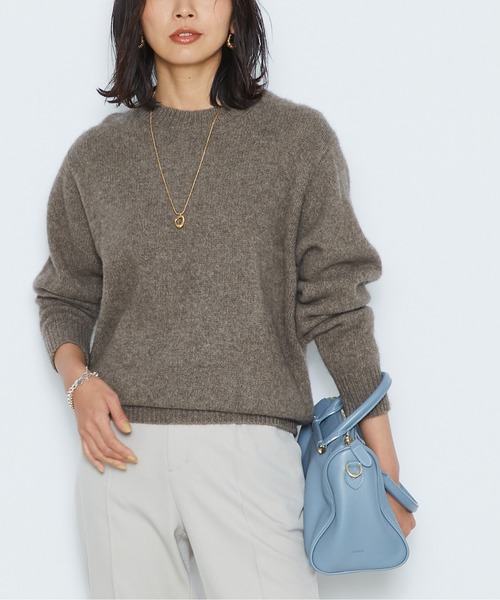 RIVE DROITE（リヴドロワ）の「ふわふわの素材感が女性らしい　YAK100クルーネックニット（ニット/セーター・レディース・アイボリー/モカ/グリーン系その他・FREE）」の2枚目の写真