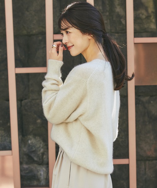 RIVE DROITE（リヴドロワ）の「ふわふわの素材感が女性らしい　YAK100クルーネックニット（ニット/セーター・レディース・アイボリー/モカ/グリーン系その他・FREE）」の19枚目の写真