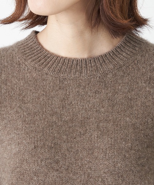 RIVE DROITE（リヴドロワ）の「ふわふわの素材感が女性らしい　YAK100クルーネックニット（ニット/セーター・レディース・アイボリー/モカ/グリーン系その他・FREE）」の6枚目の写真