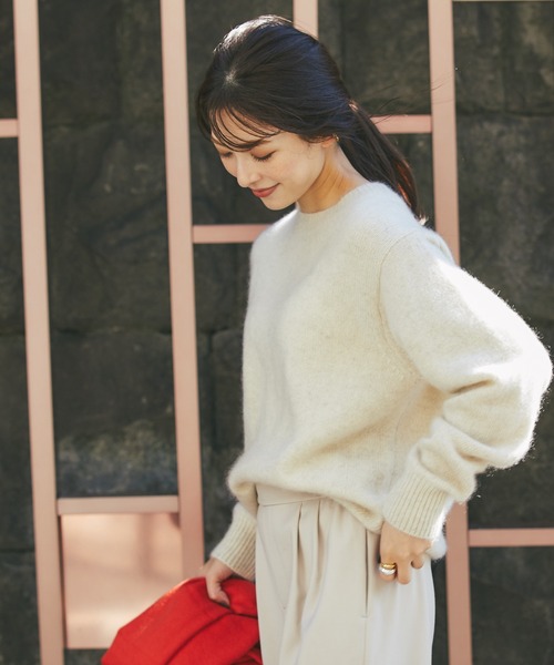RIVE DROITE（リヴドロワ）の「ふわふわの素材感が女性らしい　YAK100クルーネックニット（ニット/セーター・レディース・アイボリー/モカ/グリーン系その他・FREE）」の13枚目の写真