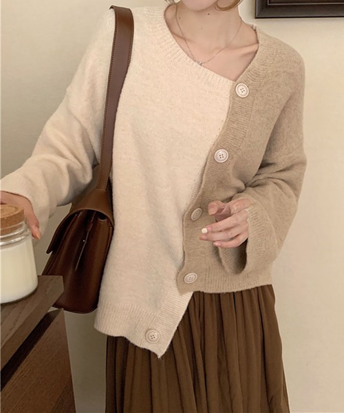 me+em select（ミームセレクト）の「ななめボタンワントーンゆるニット【数量限定販売】（ニット/セーター・レディース・ベージュ/グレー・FREE）」の6枚目の写真