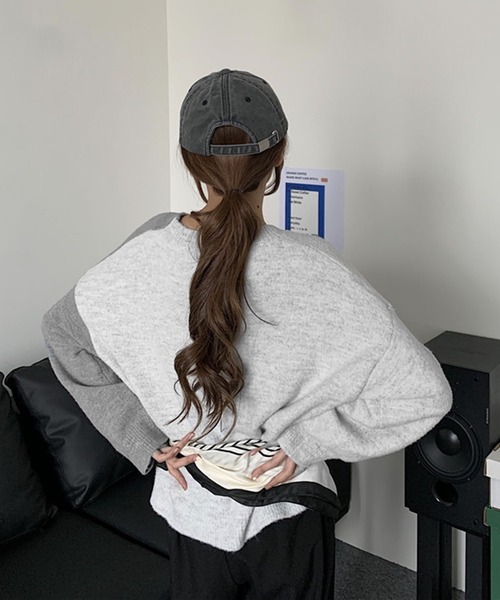 me+em select（ミームセレクト）の「ななめボタンワントーンゆるニット【数量限定販売】（ニット/セーター・レディース・ベージュ/グレー・FREE）」の4枚目の写真