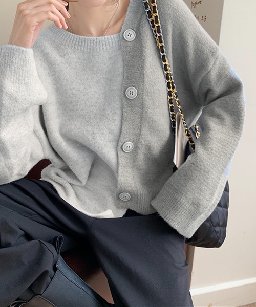 me+em select（ミームセレクト）の「ななめボタンワントーンゆるニット【数量限定販売】（ニット/セーター・レディース・ベージュ/グレー・FREE）」の19枚目の写真