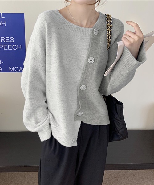 me+em select（ミームセレクト）の「ななめボタンワントーンゆるニット【数量限定販売】（ニット/セーター・レディース・ベージュ/グレー・FREE）」の21枚目の写真
