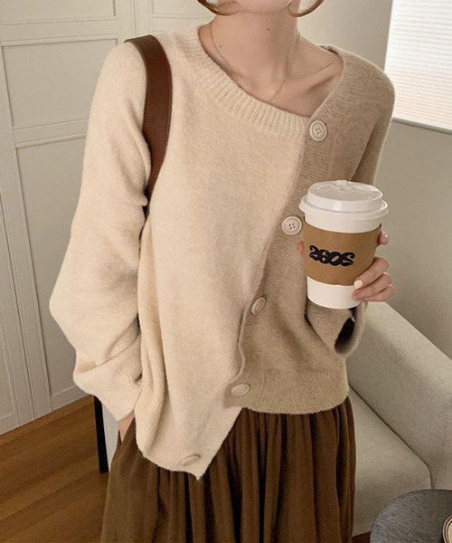 me+em select（ミームセレクト）の「ななめボタンワントーンゆるニット【数量限定販売】（ニット/セーター・レディース・ベージュ/グレー・FREE）」の18枚目の写真