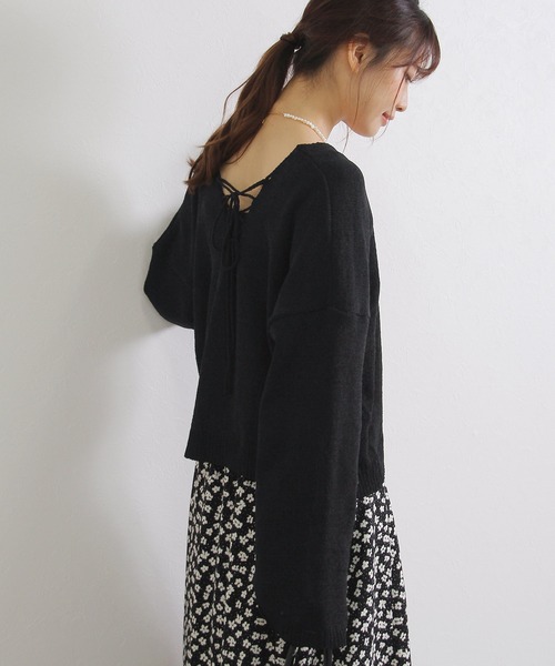 Crisp yours(クリスプユアーズ)の「【WEB限定】バックレースアップニット(ニット/セーター・レディース・ブラック/ブラウン/アイボリー/マスタード・FREE)」の2枚目の写真