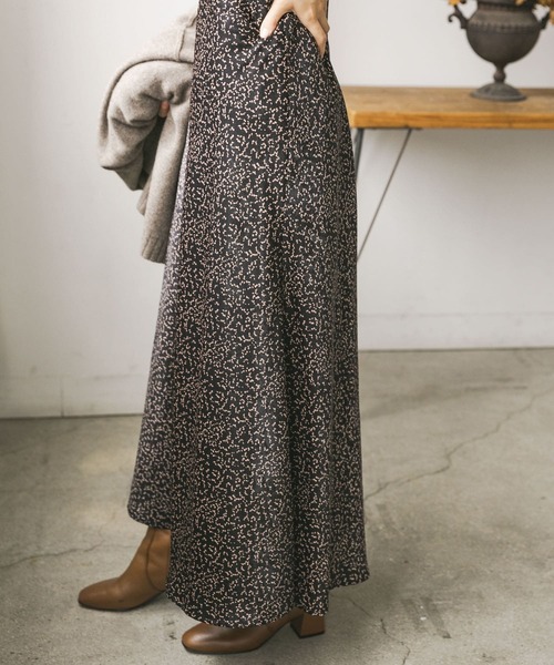 URBAN RESEARCH（アーバンリサーチ）の「Petal柄バイアスロングキャミワンピース（ワンピース・レディース・ブラック系その他/ブラック系その他2・38/36）」の13枚目の写真