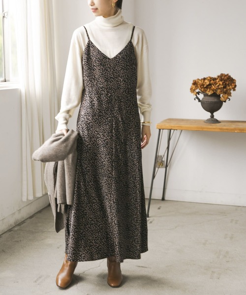 URBAN RESEARCH（アーバンリサーチ）の「Petal柄バイアスロングキャミワンピース（ワンピース・レディース・ブラック系その他/ブラック系その他2・38/36）」の7枚目の写真