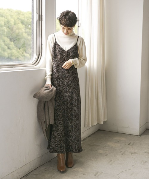 URBAN RESEARCH（アーバンリサーチ）の「Petal柄バイアスロングキャミワンピース（ワンピース・レディース・ブラック系その他/ブラック系その他2・38/36）」の14枚目の写真