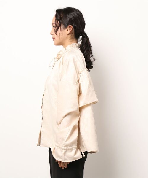 JUMELLE(ジュメロ)の「ジャガードブラウス(シャツ/ブラウス・レディース・ベージュ・FREE)」の2枚目の写真