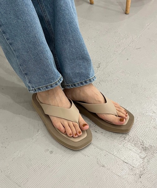 CAPRICIEUX LE'MAGE（カプリシューレマージュ）の「厚底トングサンダル（サンダル・レディース・ブラック/ベージュ・37/38）」の5枚目の写真