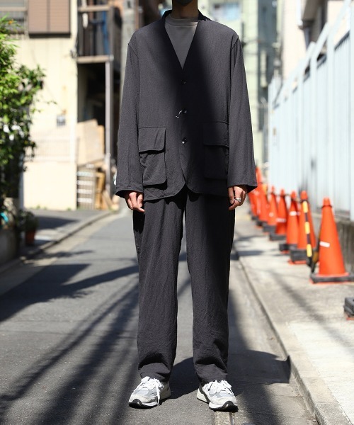 marka（マーカ）の「marka / マーカ：COCOON FIT EASY PANTS - wool×silk stripe -：M22C-02PT01C[COR]（スラックス・メンズ・ネイビー/グレー・1/2/3）」の13枚目の写真