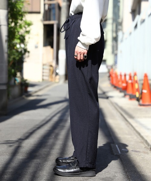marka（マーカ）の「marka / マーカ：COCOON FIT EASY PANTS - wool×silk stripe -：M22C-02PT01C[COR]（スラックス・メンズ・ネイビー/グレー・1/2/3）」の8枚目の写真