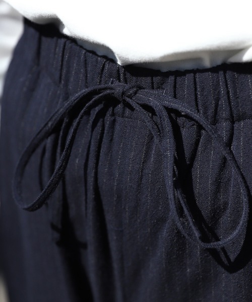 marka（マーカ）の「marka / マーカ：COCOON FIT EASY PANTS - wool×silk stripe -：M22C-02PT01C[COR]（スラックス・メンズ・ネイビー/グレー・1/2/3）」の7枚目の写真