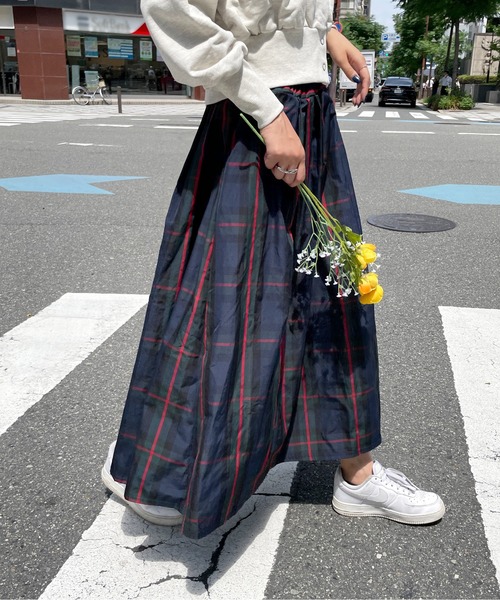 StyleSea（スタイルシー）の「チェックロングギャザーフレアスカート（スカート・レディース・レッド/レッド系その他/オレンジ系/イエロー/イエロー系その他/ブルー/ネイビー/ブルー系その他/ピンク/ベージュ/ブラウン系その他/ベージュ系その他2/ブラウン系その他2/パープル系その他2/イエロー系その他2/レッド系その他2/ネイビー系/オレンジ系その他/ブルー系その他2/ブルー系その他3/ボルドー/パープル系その他/ピンク系その他/オレンジ系その他2/ブラック×グリーン/ワインレッド/ホワイト×ブルー/カーキオリーブ/グリーン系その他/ブラック系その他/グリーン系その他2/ブルー系その他4/グリーン系その他3/ベージュ系その他3・FREE）」の12枚目の写真