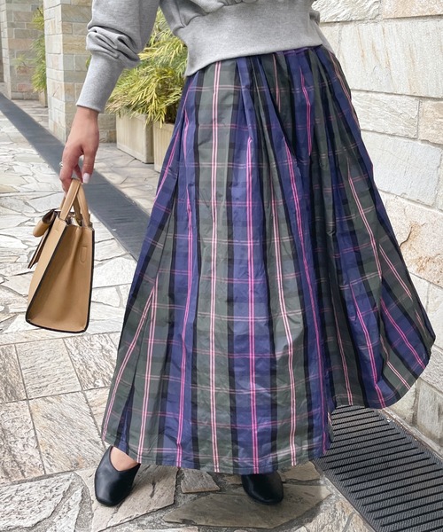 StyleSea（スタイルシー）の「チェックロングギャザーフレアスカート（スカート・レディース・レッド/レッド系その他/オレンジ系/イエロー/イエロー系その他/ブルー/ネイビー/ブルー系その他/ピンク/ベージュ/ブラウン系その他/ベージュ系その他2/ブラウン系その他2/パープル系その他2/イエロー系その他2/レッド系その他2/ネイビー系/オレンジ系その他/ブルー系その他2/ブルー系その他3/ボルドー/パープル系その他/ピンク系その他/オレンジ系その他2/ブラック×グリーン/ワインレッド/ホワイト×ブルー/カーキオリーブ/グリーン系その他/ブラック系その他/グリーン系その他2/ブルー系その他4/グリーン系その他3/ベージュ系その他3・FREE）」の18枚目の写真