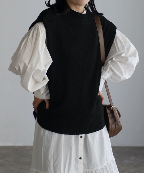 ap retro（アプレトロ）の「サイドデザインハイネックニットベスト（ベスト・レディース・ブラック/ベージュ/アイボリー/カーキ・FREE）」の2枚目の写真