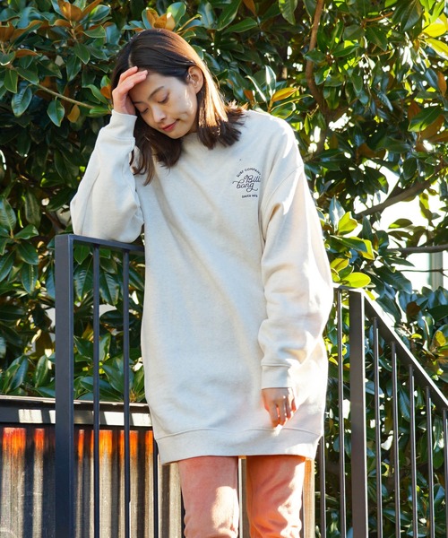 BILLABONG(ビラボン)の「BILLABONG レディース LOGO SWEAT ONE PIECE スウェットワンピース 【2022年秋冬モデル】ビラボン(ワンピース・レディース・ブラック/ブラウン/オフホワイト・MEDIUM/LARGE)」の2枚目の写真